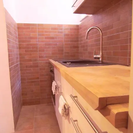 Center Apartment *